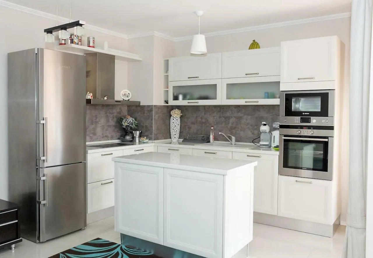 Superb 2-Bdr Luxury Apt. With Pool In Villa Mare Варна